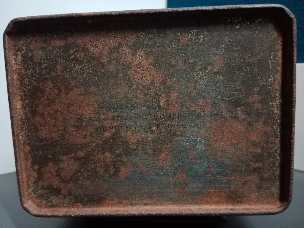 H.R.Queen Elizabeth II Coronation Vintage Tea Tin 1950s 6