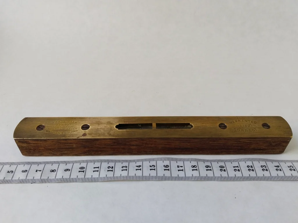 Hockley Abbey 6 No 1621 Klar Spirit Wasserwaage 11