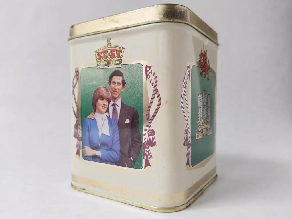 Prince Charles and Lady Diana Tin Box 1981 2
