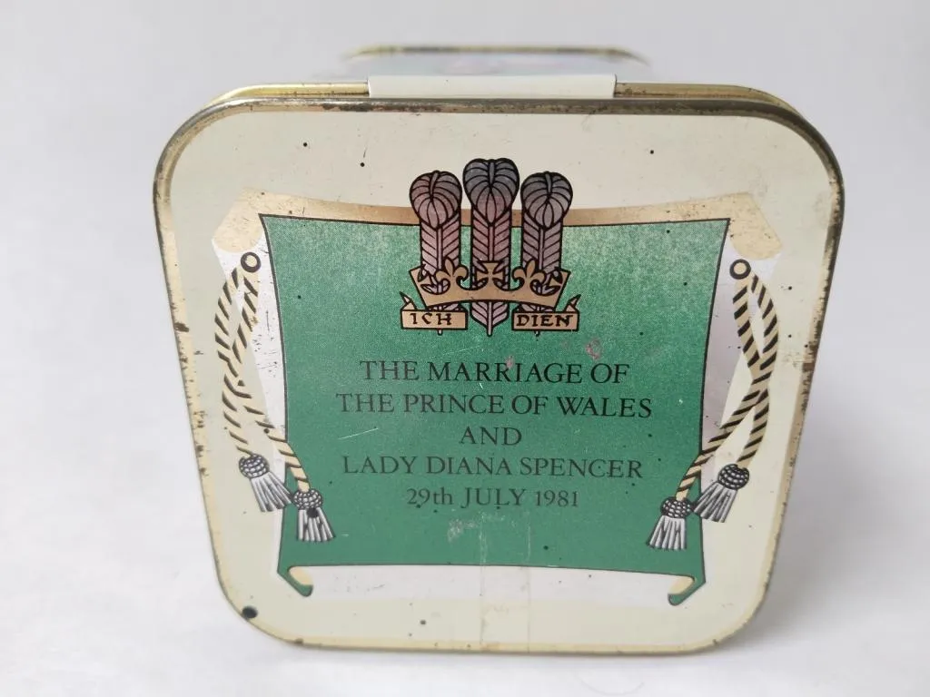 Prince Charles and Lady Diana Tin Box 1981 5