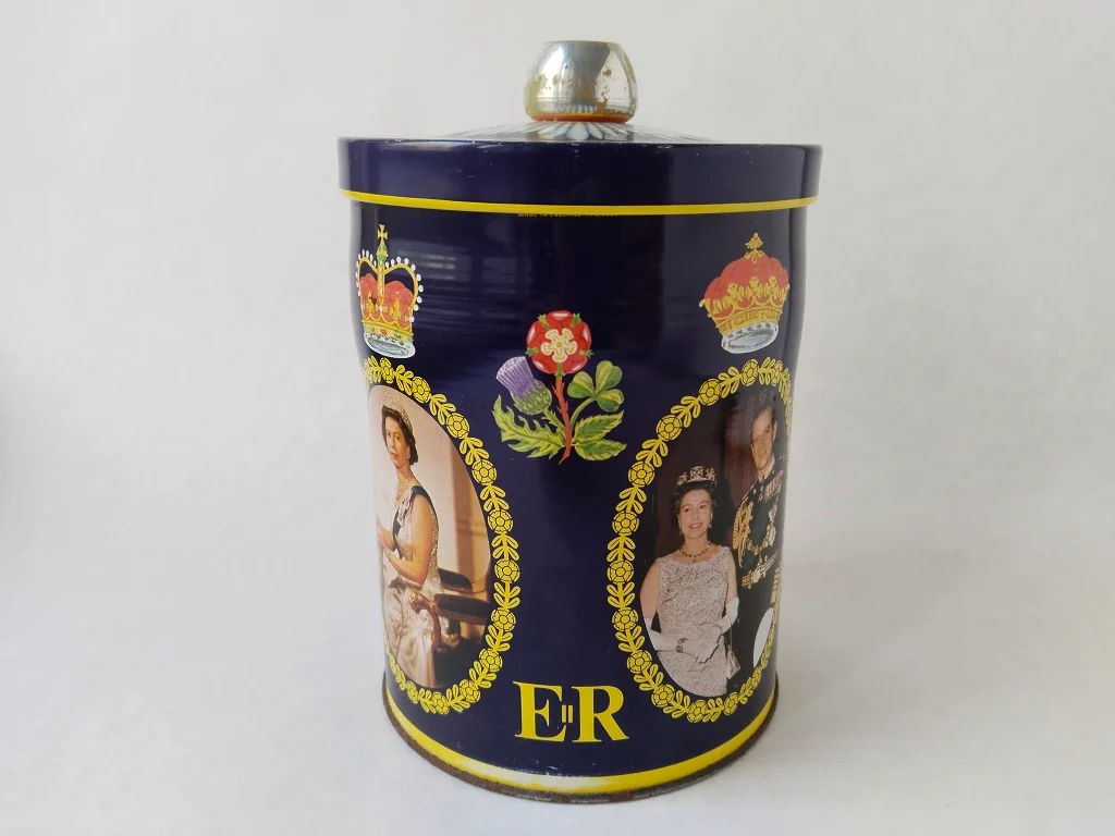 Queen Elizabeth II Silver Jubilee Memorabilia Kitchenalia 1