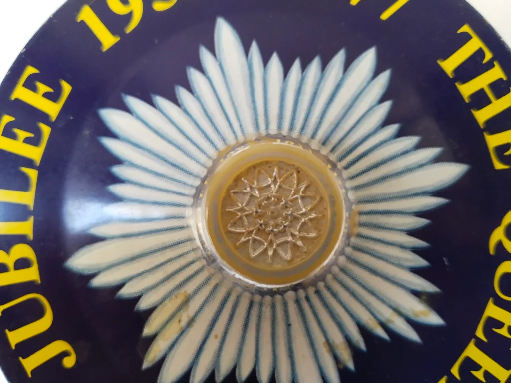 Queen Elizabeth II Silver Jubilee Memorabilia Kitchenalia 11