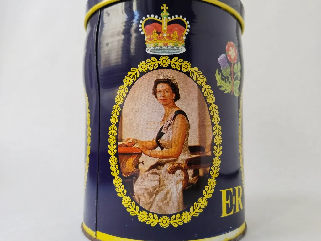 Queen Elizabeth II Silver Jubilee Memorabilia Kitchenalia 2