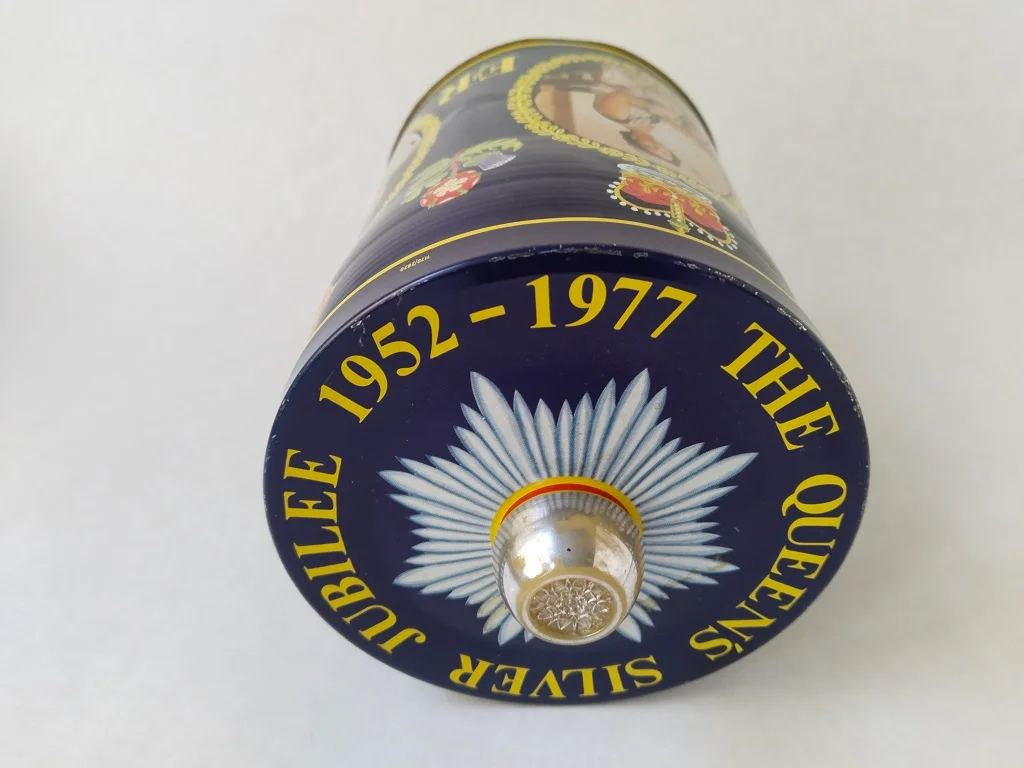 Silbernes Thronjubiläum von Elisabeth II Blechdose aus dem 8