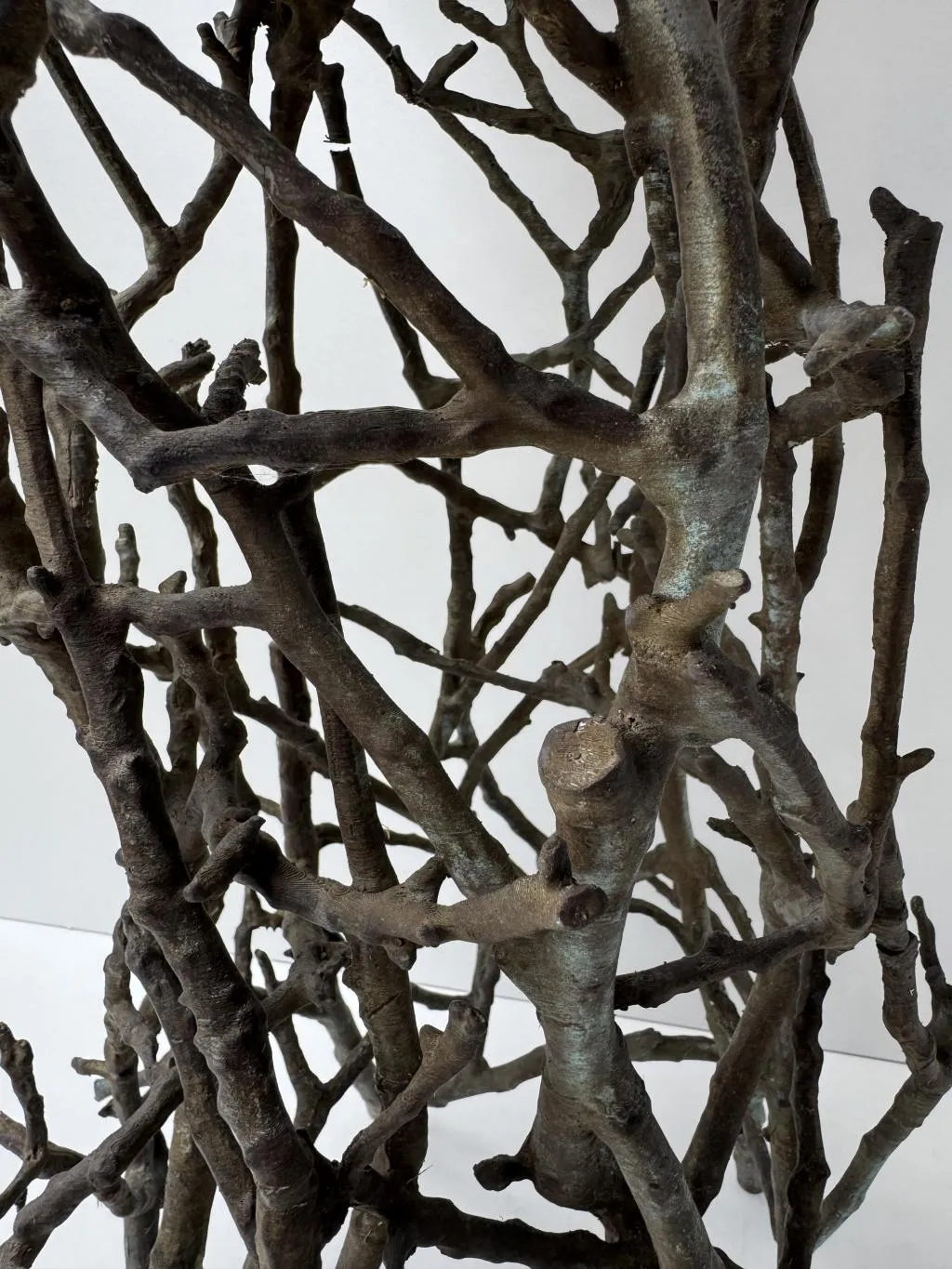Skulpturaler Bronze Beistelltisch 2