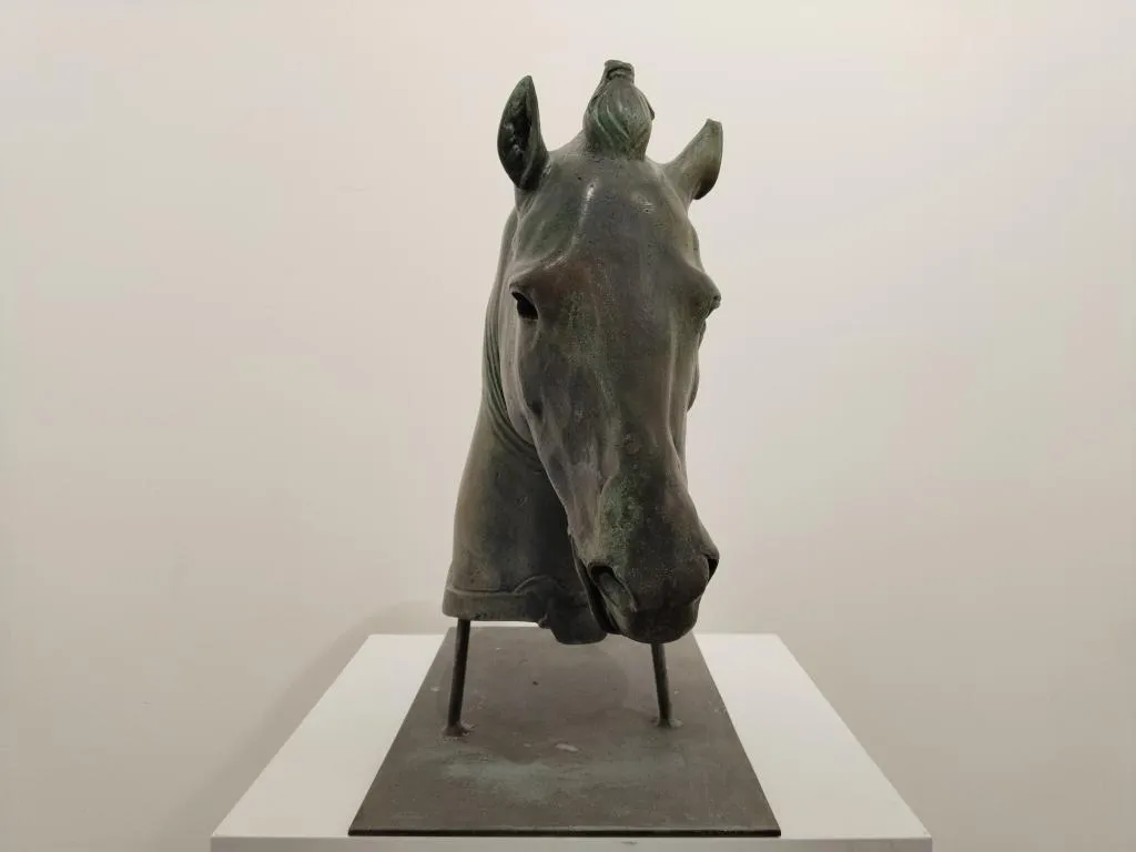 The Medici Riccardi Horse Head Grünspan Bronze Guss Replik 2