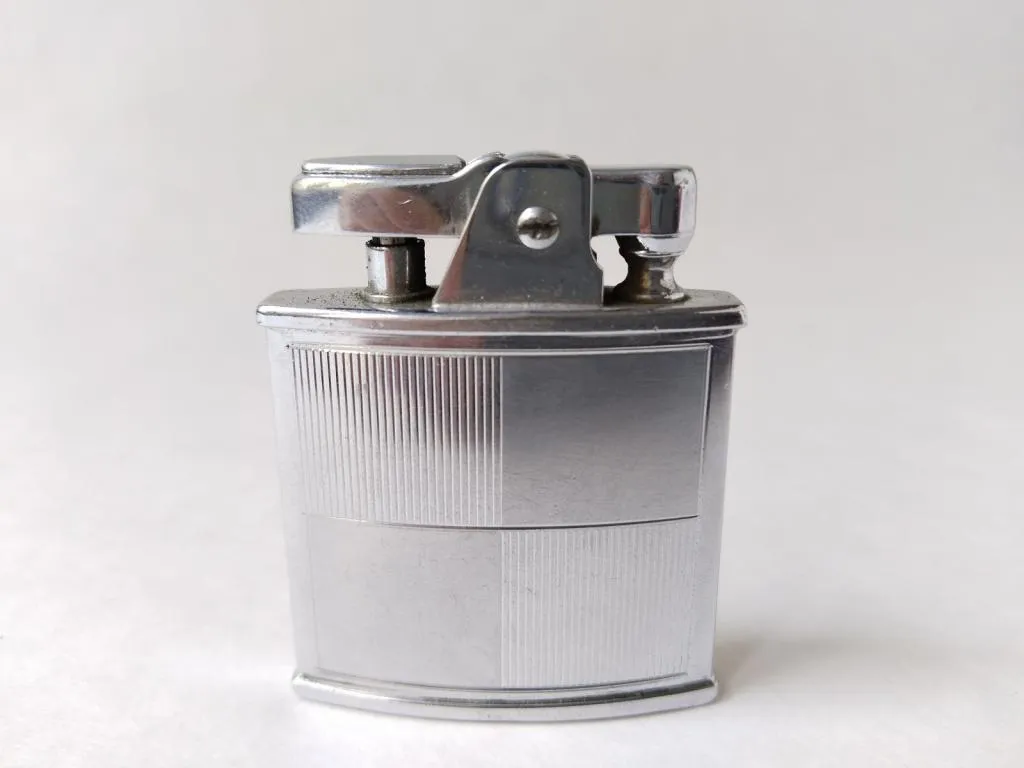 Vintage Ronson Standard Trim Pocket Lighter 1954 2