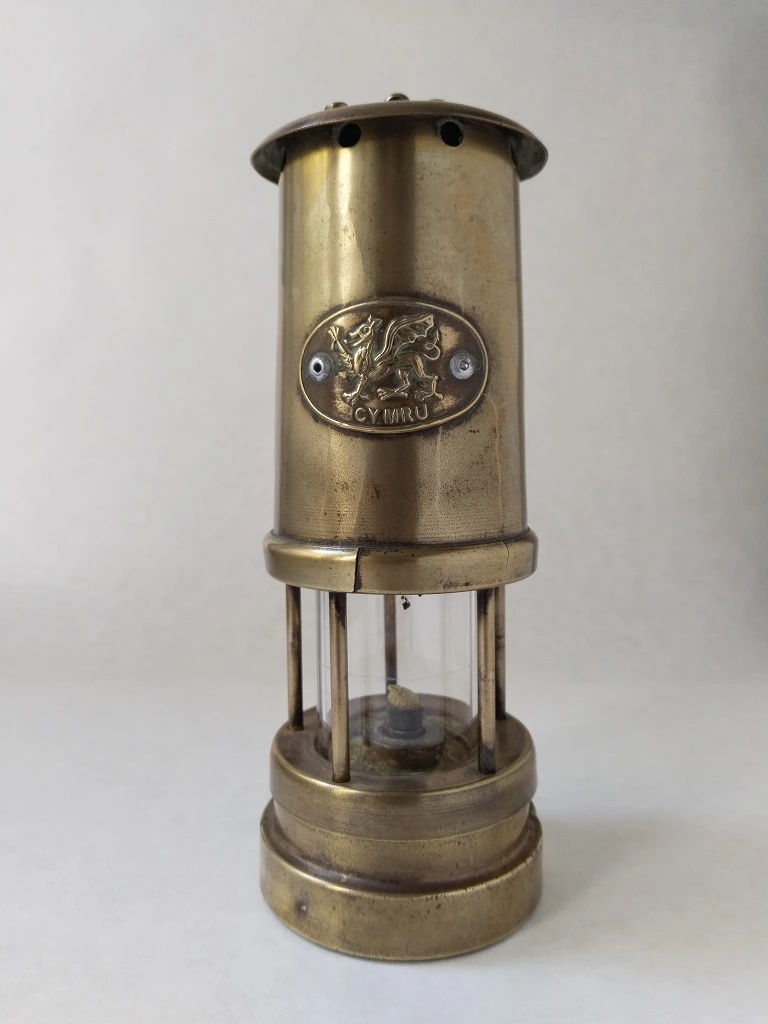 Welsh Brass Miners Lamp CYMRU All Working Replica Lantern 1