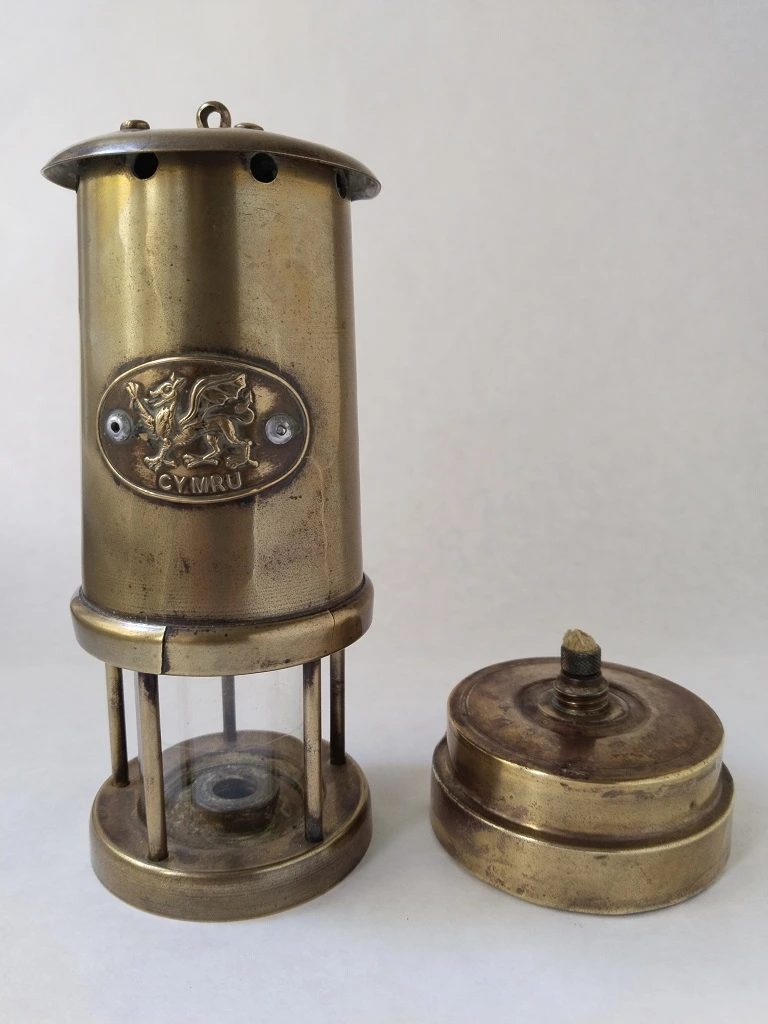 Welsh Brass Miners Lamp CYMRU All Working Replica Lantern 7