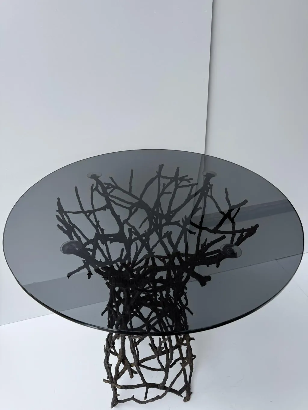 Wetterfester Kunst-Esstisch im organischen Stil 5