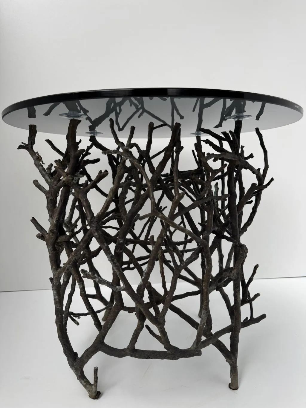 Wetterfester Outdoor Beistelltisch mit Bronze-Zweigdesign 4
