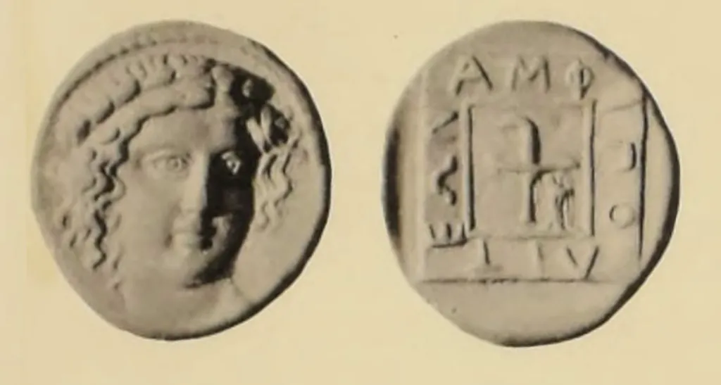 Antike griechische Tetradrachme aus Silber aus Amphipolis in Makedonien, mit lorbeerbekränztem Kopf des Apollo in Vorderansicht auf der Vorderseite und Rennfackel in quadratischer Einfassung mit der Legende AMPHIPOLITEON und kleinem Dreifuß auf der Rückseite.