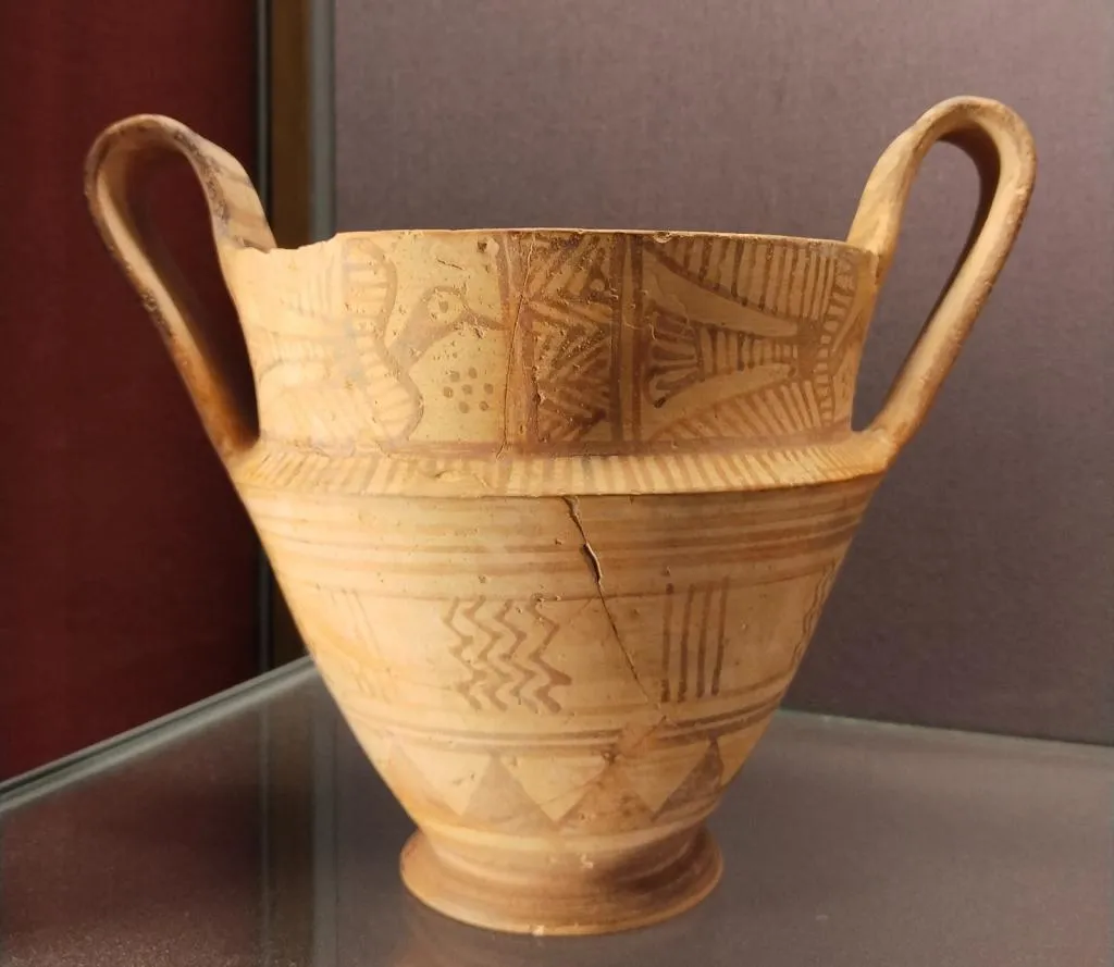 Ancient Boeotian kantharos from the late 6th century BC with geometric patterns and flying birds painted on the upper register.
