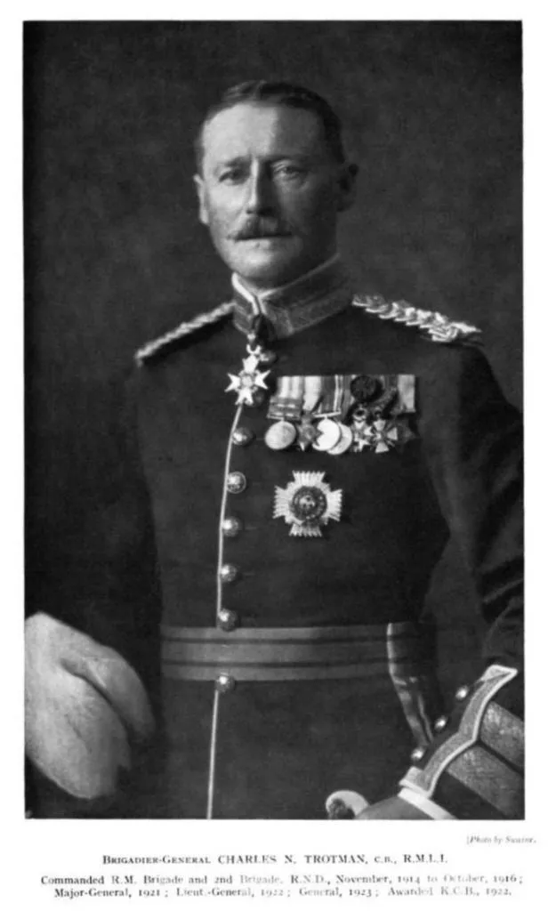 Brigadegeneral Charles N. Trotman, C.B., R.M.L.I., kommandierte die Royal Marine Brigade und die 2. Brigade der Royal Naval Division (R.N.D.) von November 1914 bis Oktober 1916. Er wurde 1921 zum Generalmajor, 1922 zum Generalleutnant und 1923 zum General befördert und erhielt 1928 den K.C.B.