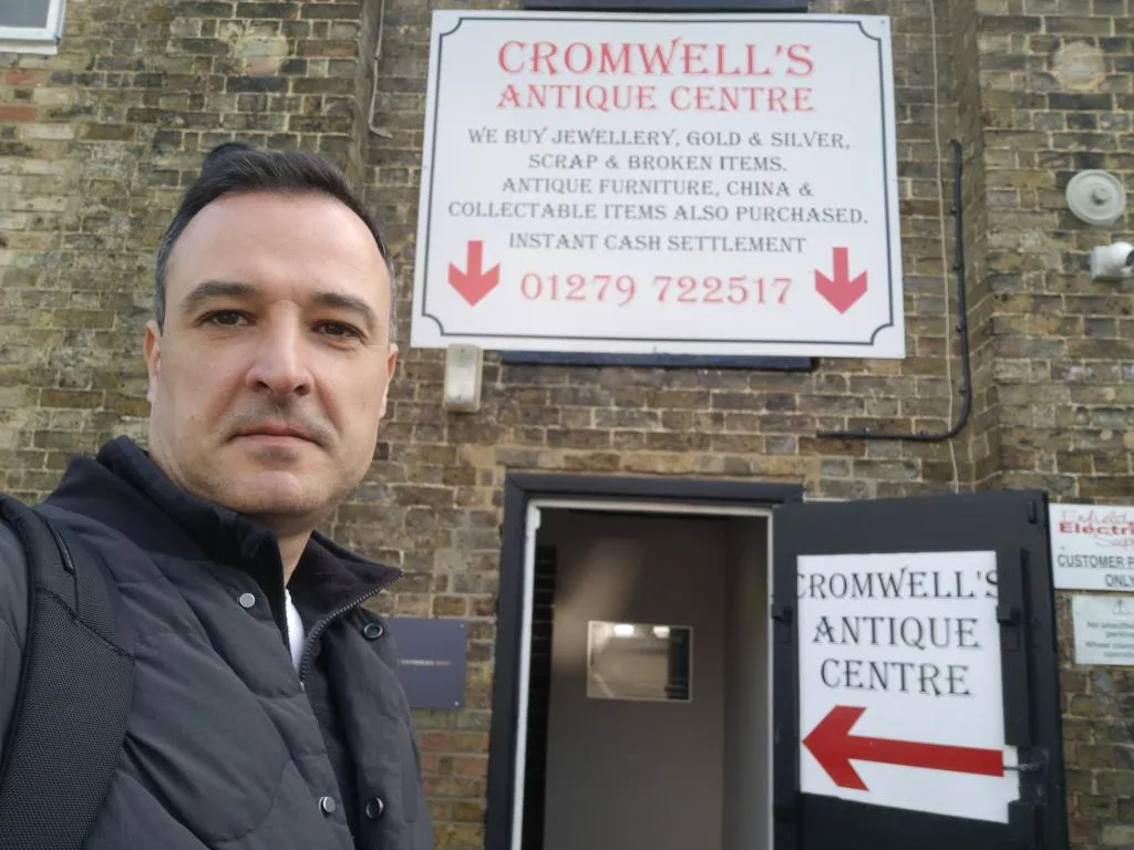 Riverside entrance to Cromwell’s Antique Centre - clearly marked for sellers and buyers alike, with signage detailing purchase services and cash settlement options.