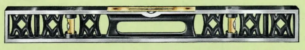 Schwarz-weiße Abbildung der Eisen-Wasserwaage für Ingenieure Nr. 1387. Der Gussrahmen hat dekorative Ausschnitte und enthält ein festes Libellenrohr sowie zwei verstellbare Lotröhren. Erhältlich in 9, 12, 15, 18 und 24 Zoll.