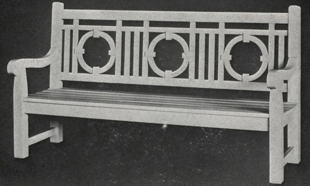 Katalogseite mit der Holz-Gartenbank Nr. B-9 aus dem Catalog of Garden Furniture (Siebte Ausgabe, 1920) der The Mathews Manufacturing Company. Die handgefertigte Gartenbank zeigt eine markante geometrische Rückenlehne im Stil der frühen Arts-and-Crafts-Bewegung. Quelle