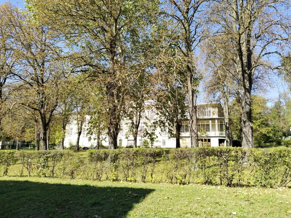 The serene park in the Otto Wagner Areal, featuring one of its historic pavilions amidst lush greenery and peaceful surroundings.