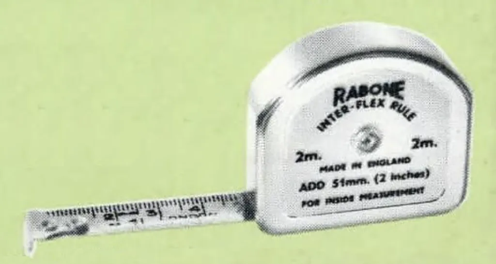 Vintage Rabone Inter-Flex Taschenmaß Nr. P311, mit 2 Zoll breitem verchromtem D-Gehäuse und ½ Zoll breitem Band, markiert in metrischen und imperialen Einheiten bis 2 Meter.