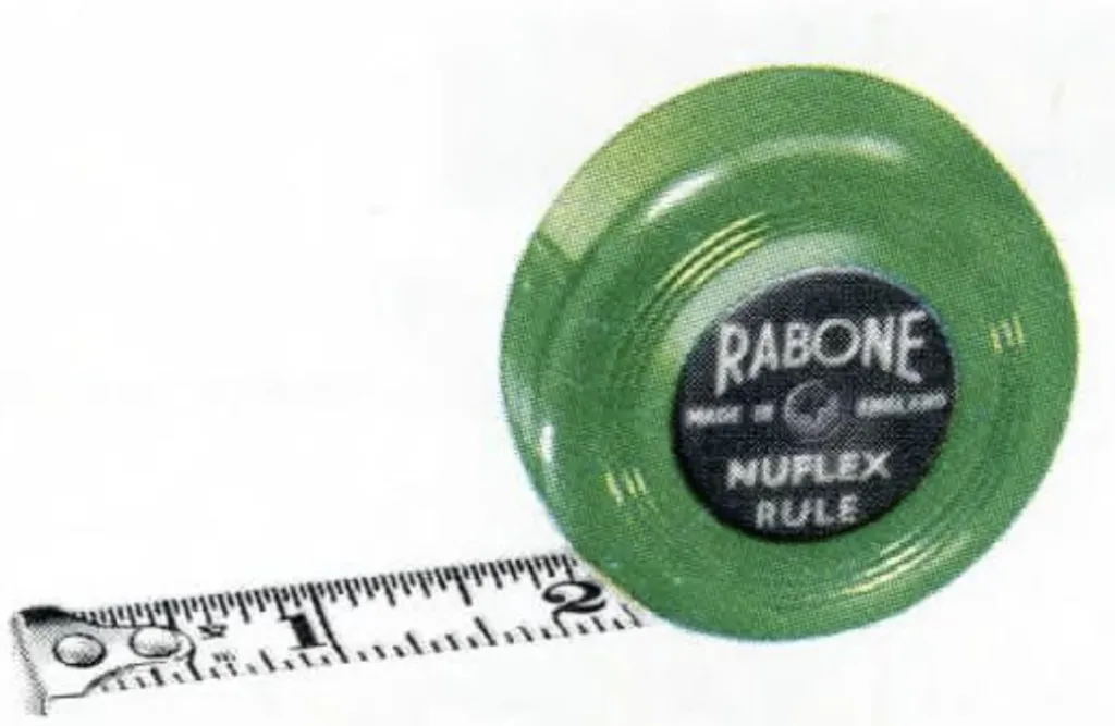 Grünes Rabone 'Nuflex' Taschenmaßband Nr. 383 mit einziehbarem weißem Band, in Zoll und metrischen Einheiten markiert, erhältlich in 6 Fuß und 2 Metern.