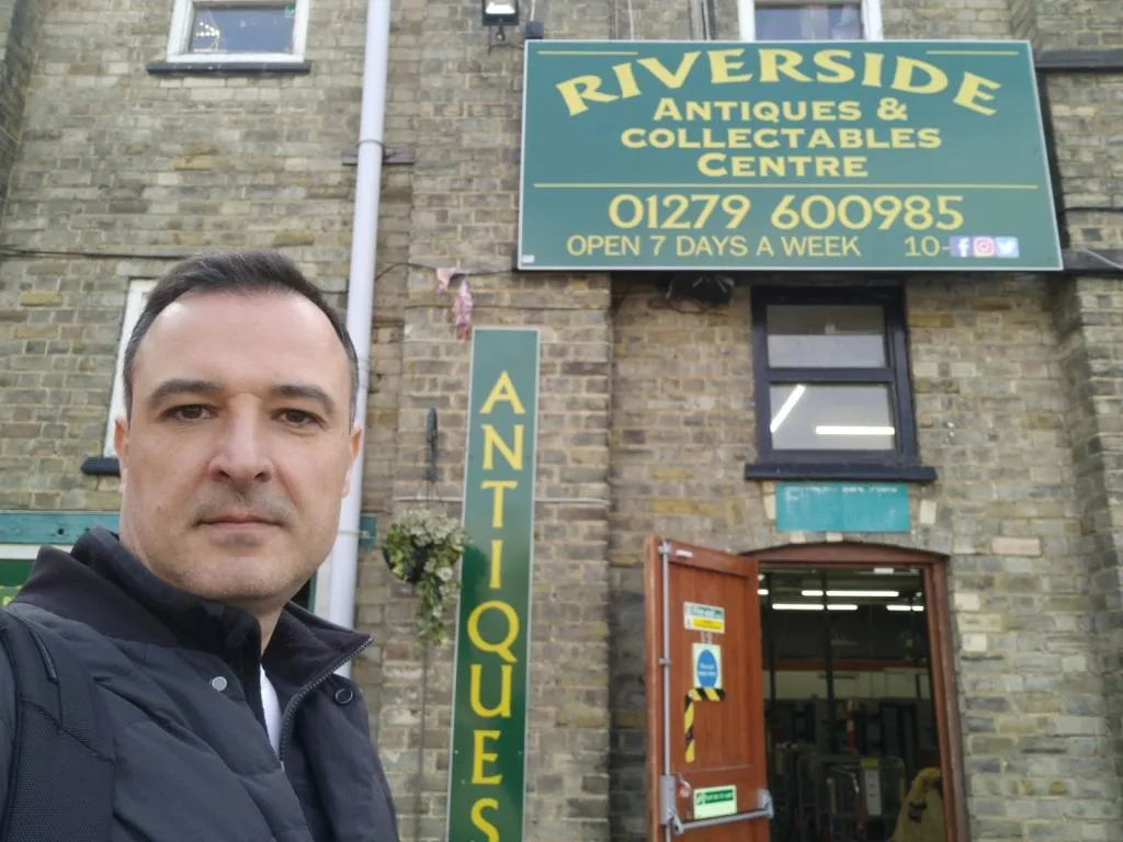 Main entrance of Riverside Antiques & Collectables Centre in Sawbridgeworth