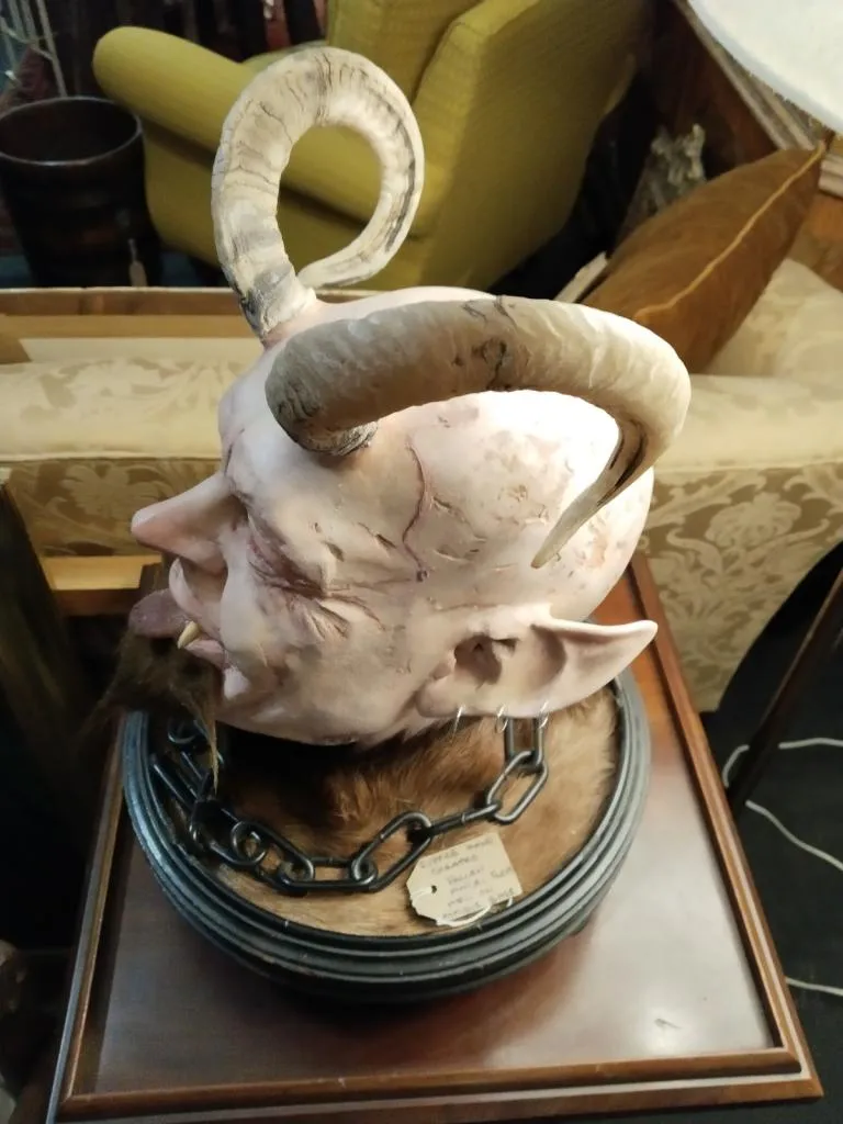 One more view of the hand-crafted Faust Devil.