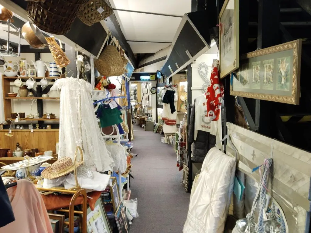 Third-floor corridor lined with individual dealer stalls offering eclectic treasures.