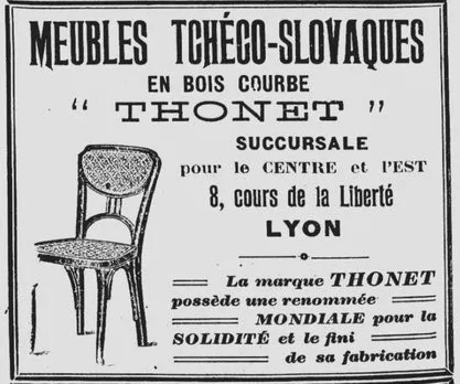 Schwarz-weiß-Zeitungsanzeige von 1925 aus Frankreich für Thonet-Bugholzmöbel, mit der Abbildung eines Stuhls und dem Hinweis auf die Niederlassung in Lyon, 8, cours de la Liberté.