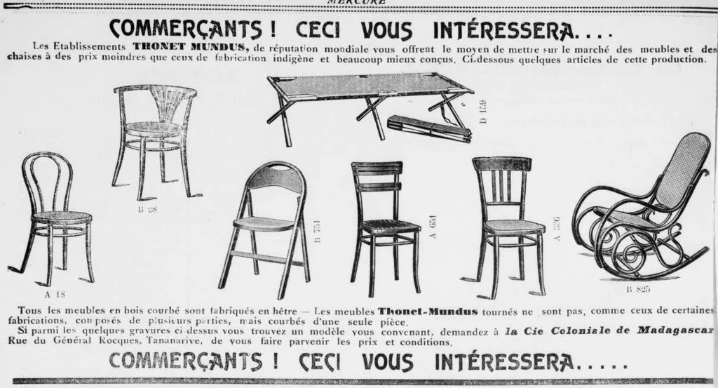Französische Zeitungsanzeige von 1933 zur Bewerbung von Thonet-Mundus-Bugholzmöbeln, darunter verschiedene Stuhlmodelle, ein Klappbett und ein Schaukelstuhl, vermarktet auf Madagaskar.